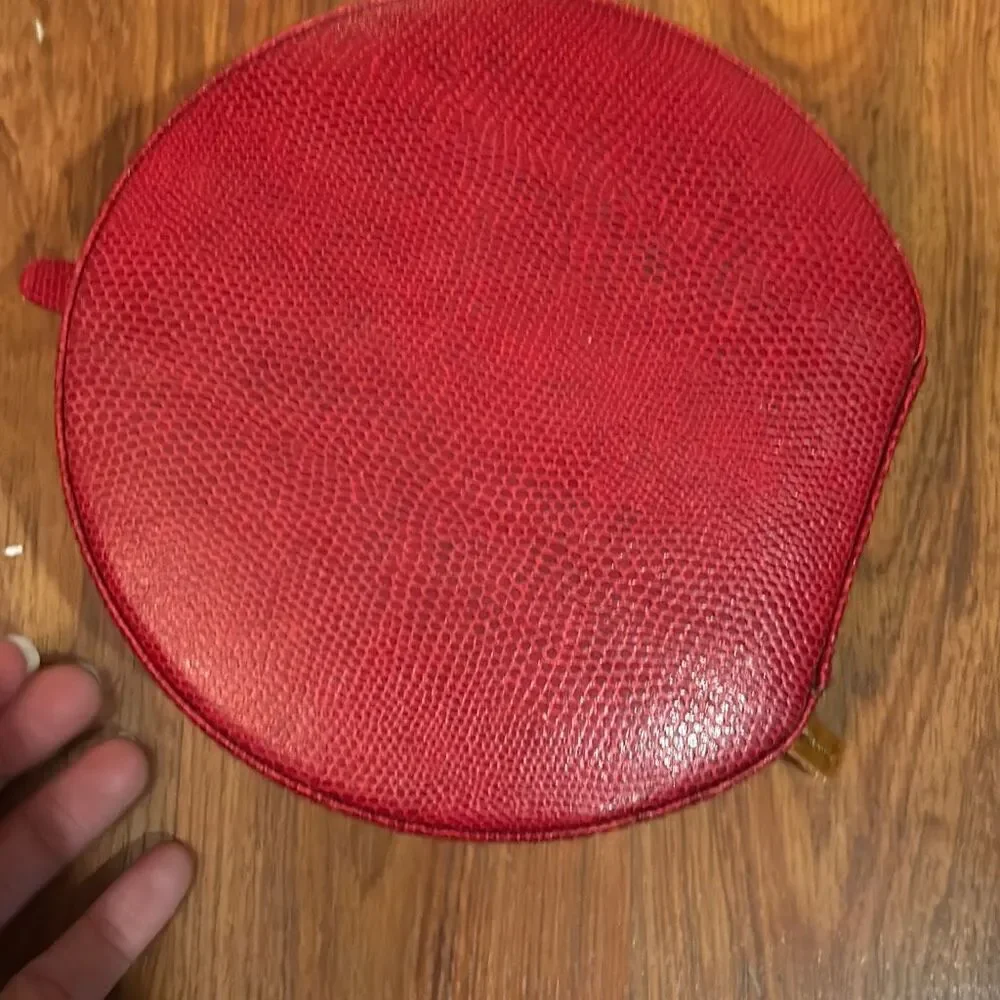 WOLF designs red